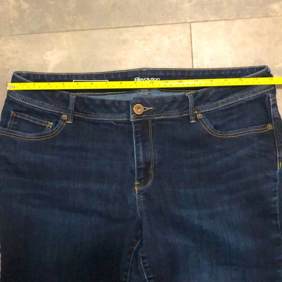 Jean Capris - Picture 6 of 6